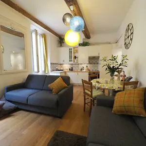 Apartment 2 Bedroom Old Town Centre, Nice